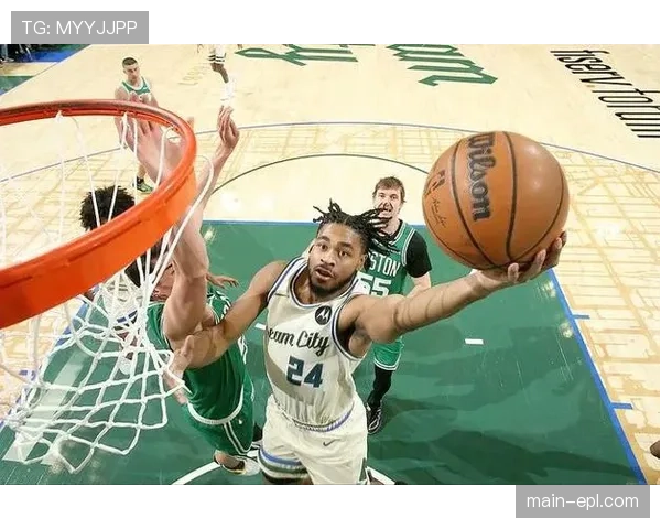 托马斯防守端专注度不足，雄鹿外线防守链条薄弱环节